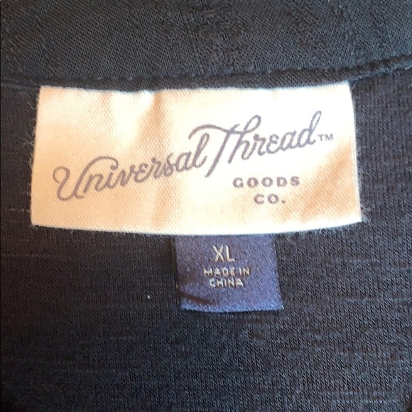 Hardly worn, Black button up top, cropped front - Picture 2 of 2